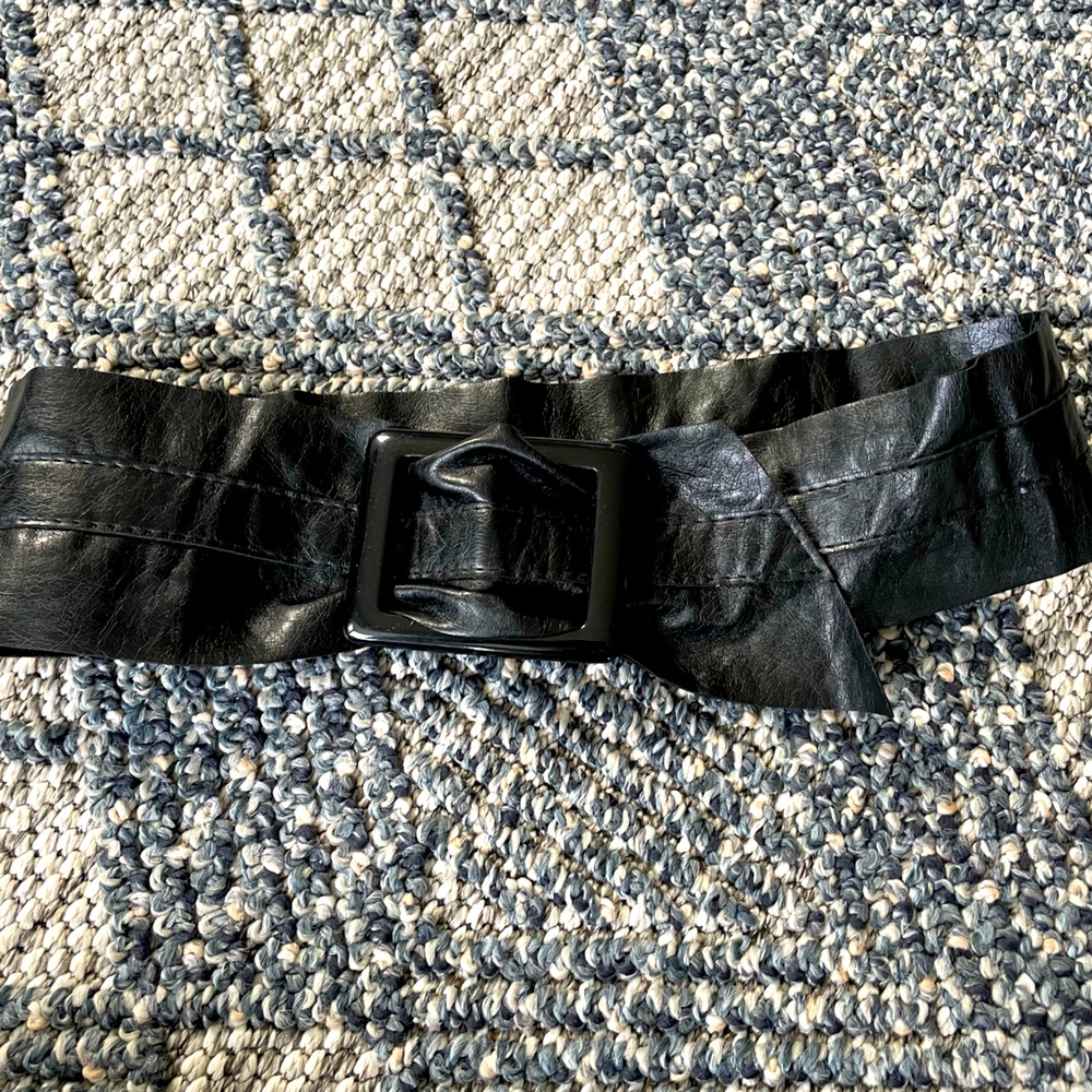 Black adjustable belt